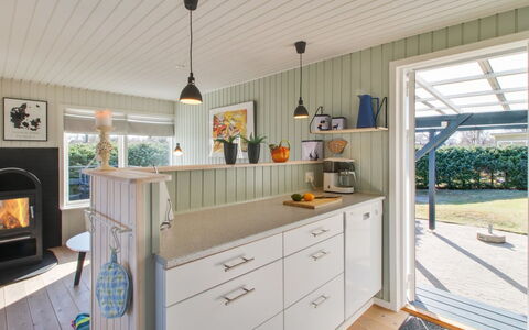 Shaya - 340M from the Sea: Hout, Flooring, Interieur Ontwerp, Keuken, Plafond, Verdieping, Meubilair, Countertop, Huis, Cabinetry