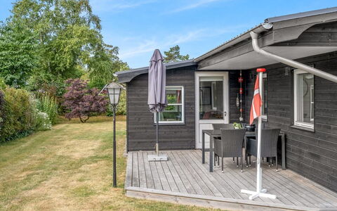 Sveina - 600M from the Sea: Deur, Huis, Fiets, Siding, Verblijf, Veranda, Dek, Garden Gebouwen