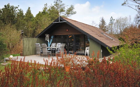 Deni - 4Km from the Sea: Huis, Woongebied, Huis, Verblijf, Dak, Land Lot, Siding, Tuin, Landgoed, Gazon
