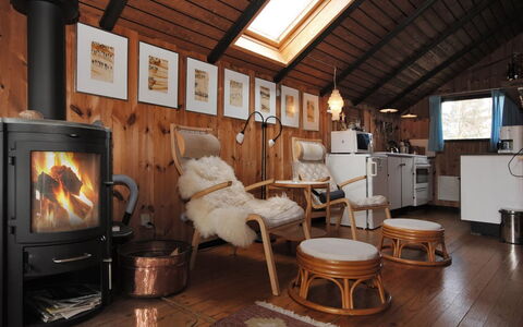 Deni - 4Km from the Sea: Huis, Woongebied, Huis, Verblijf, Dak, Land Lot, Siding, Tuin, Landgoed, Gazon