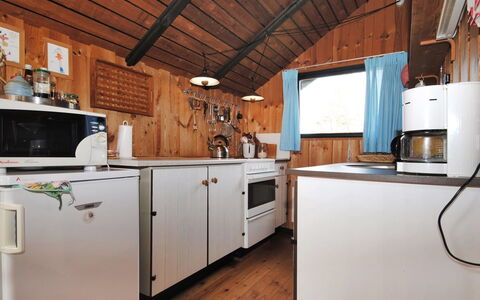 Deni - 4Km from the Sea: Huis, Woongebied, Huis, Verblijf, Dak, Land Lot, Siding, Tuin, Landgoed, Gazon