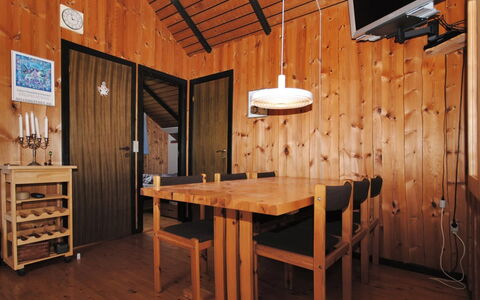 Deni - 4Km from the Sea: Huis, Woongebied, Huis, Verblijf, Dak, Land Lot, Siding, Tuin, Landgoed, Gazon