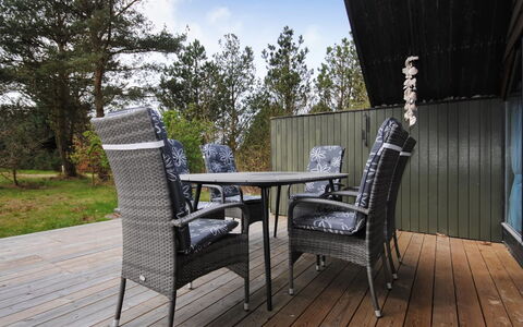 Deni - 4Km from the Sea: Huis, Woongebied, Huis, Verblijf, Dak, Land Lot, Siding, Tuin, Landgoed, Gazon