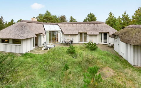 Catarine - 1.1Km from the Sea: Blauw, Struik, Verblijf, Groundcover, Tuin, Landgoed, Schaduw, Landscaping, Boerderij, Eco Hotel