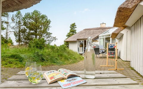 Catarine - 1.1Km from the Sea: Blauw, Struik, Verblijf, Groundcover, Tuin, Landgoed, Schaduw, Landscaping, Boerderij, Eco Hotel