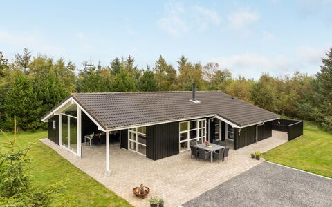 Frida - 700M from the Sea: Verblijf, Landgoed