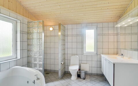 Els - 900M from the Sea: Blauw, Struik, Verblijf, Groundcover, Tuin, Landgoed, Schaduw, Landscaping, Boerderij, Eco Hotel