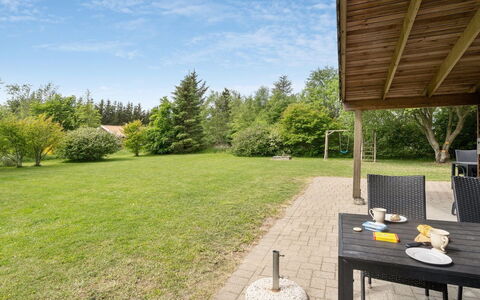 Els - 900M from the Sea: Blauw, Struik, Verblijf, Groundcover, Tuin, Landgoed, Schaduw, Landscaping, Boerderij, Eco Hotel