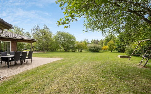 Els - 900M from the Sea: Blauw, Struik, Verblijf, Groundcover, Tuin, Landgoed, Schaduw, Landscaping, Boerderij, Eco Hotel