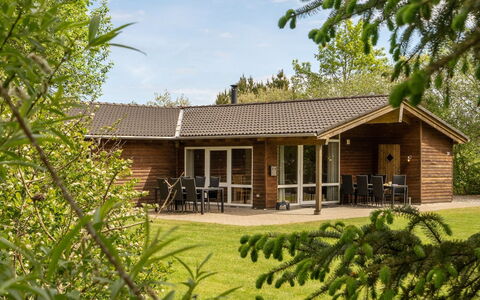 Els - 900M from the Sea: Blauw, Struik, Verblijf, Groundcover, Tuin, Landgoed, Schaduw, Landscaping, Boerderij, Eco Hotel