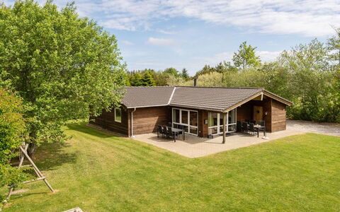 Els - 900M from the Sea: Blauw, Struik, Verblijf, Groundcover, Tuin, Landgoed, Schaduw, Landscaping, Boerderij, Eco Hotel