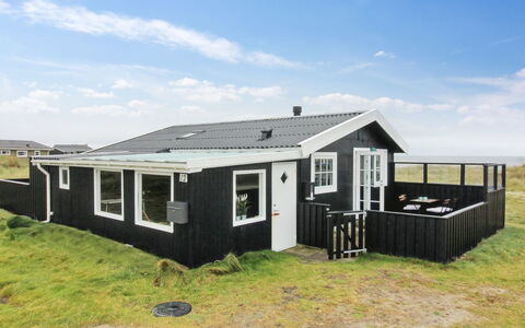 Adina - 50M from the Sea: Plantengemeenschap, Zonlicht, Kruidachtige Plant, Tuin, Plantage, Landbouw, Boerderij