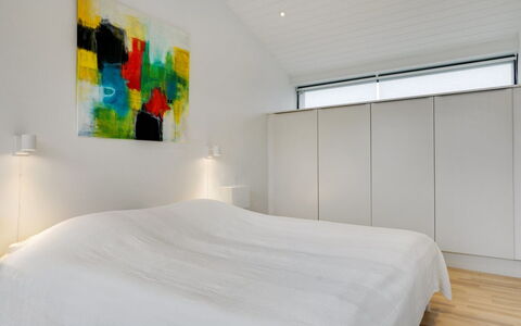 Claus - 500M from the Sea: Interieur Ontwerp, Flooring, Plafond, Verdieping, Slaapkamer, Bed, Kamer, Houten Vloer, Meubilair, Linens