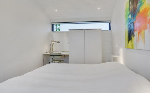 Claus - 500M from the Sea: Interieur Ontwerp, Plafond, Flooring, Verdieping, Slaapkamer, Verlichting, Bed, Kamer, Huis, Meubilair