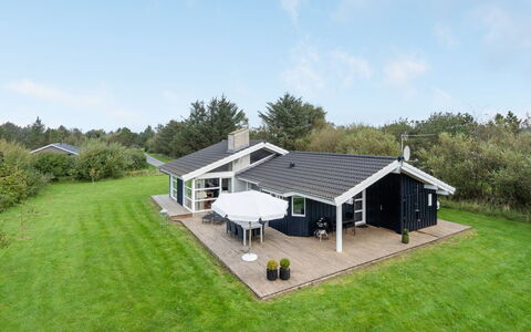Stanko - 1.3Km from the Sea: Woongebied, Dak, Voorstad, Oprit, Landgoed, Schoorsteen