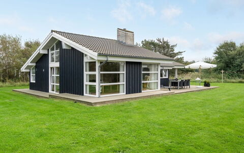 Stanko - 1.3Km from the Sea: Woongebied, Dak, Voorstad, Oprit, Landgoed, Schoorsteen
