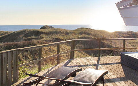 Mafalda - 260M from the Sea: Hout, Hardwood, Houten Vloer, Beits, Plank, Dek, Balkon, Oceaan, Leuning, Buitenmeubels