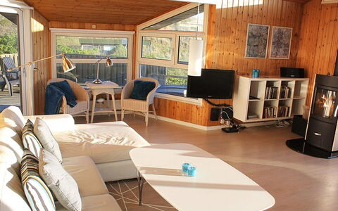 Mafalda - 260M from the Sea: Meubilair, Interieur Ontwerp, Flooring, Bankstel, Hout, Verdieping, Woonkamer, Plafond, Kamer, Verlichting