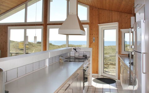 Mafalda - 260M from the Sea: Keuken, Interieur Ontwerp, Hout, Flooring, Plafond, Countertop, Verdieping, Meubilair, Cabinetry, Toestel Van De Keuken