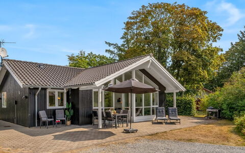 Skammel - 900M from the Sea: Dak, Huis, Huis, Verblijf, Landgoed, Deur, Siding, Schaduw, Oprit, Veranda
