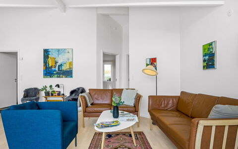 Skammel - 900M from the Sea: Meubilair, Interieur Ontwerp, Bankstel, Flooring, Verdieping, Muur, Woonkamer, Hout, Kamer, Plafond