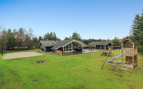 Acucena - 1.3Km from the Sea: Meubilair, Interieur Ontwerp, Stoel, Flooring, Tafel, Toevlucht, Verdieping, Plafond, Kamer, Eco Hotel