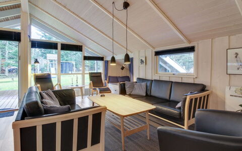 Acucena - 1.3Km from the Sea: Meubilair, Interieur Ontwerp, Stoel, Flooring, Tafel, Toevlucht, Verdieping, Plafond, Kamer, Eco Hotel