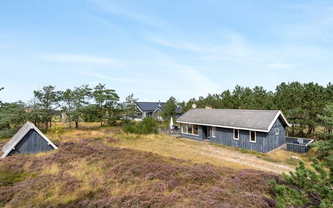 Asmara - 200M from the Sea: Woongebied, Dak, Voorstad, Oprit, Landgoed, Schoorsteen