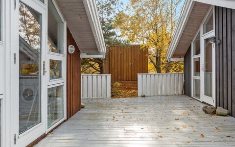Bille - 200M from the Sea: Architectuur, Dak, Huis, Samengesteld Materiaal, Daylighting, Siding, Oprit