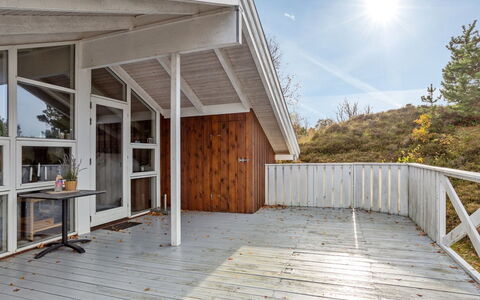 Bille - 200M from the Sea: Architectuur, Dak, Huis, Samengesteld Materiaal, Daylighting, Siding, Oprit