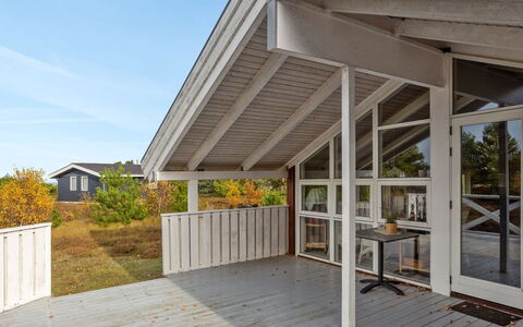 Bille - 200M from the Sea: Architectuur, Dak, Huis, Samengesteld Materiaal, Daylighting, Siding, Oprit