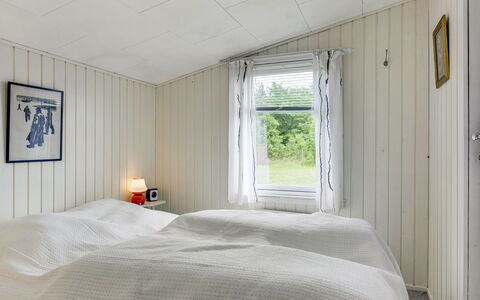 Gangulf - 150M from the Sea: Hout, Slaapkamer, Plafond, Laken, Verdieping, Bed, Bedding, Flooring, Huis, Linens