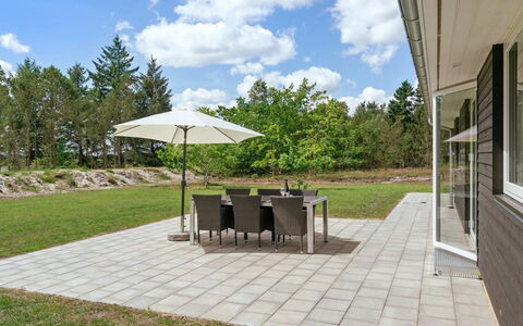 Alona - 250M from the Sea: Flooring, Openbare Ruimte, Meubilair, Verdieping, Land Lot, Buitenmeubels, Tuin, Schaduw, Stoel, Landscaping