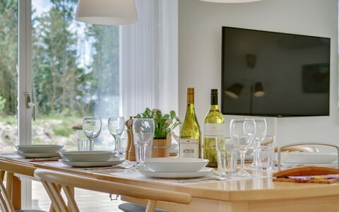 Alona - 250M from the Sea: Meubilair, Interieur Ontwerp, Tafel, Hout, Tableware, Eetkamer, Keuken En Eettafel, Stoel, Verlichting, Flooring