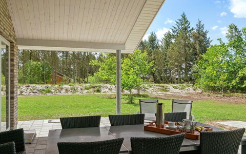 Alona - 250M from the Sea: Huis, Land Lot, Veranda, Schaduw, Tuin, Plafond, Stoel, Verblijf, Buitenmeubels, Werf