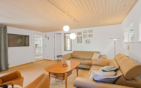 Gorm - 300M from the Sea: Interieur Ontwerp, Flooring, Meubilair, Hout, Verdieping, Plafond, Bankstel, Houten Vloer, Lichte Inrichting, Woonkamer