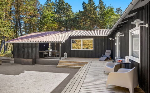 Gorm - 300M from the Sea: Hout, Dak, Huis, Siding, Verblijf, Samengesteld Materiaal, Deur, Dek, Schaduw, Veranda