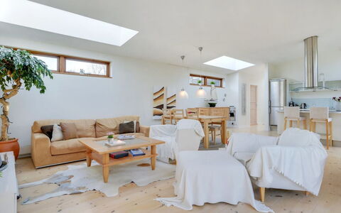 Esta - from the Sea: Meubilair, Bankstel, Interieur Ontwerp, Hout, Plafond, Flooring, Woonkamer, Verdieping, Kamer, Huis