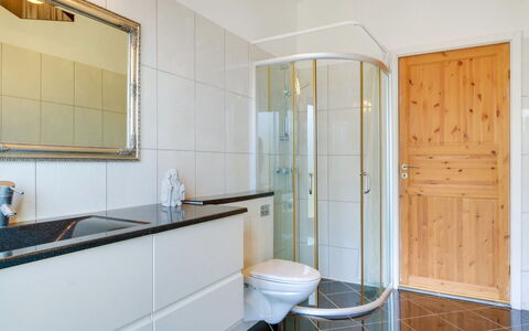 Esta - from the Sea: Flooring, Interieur Ontwerp, Verdieping, Loodgieterswerkinrichting, Plafond, Badkamer, Loodgieter, Deur, Kamer, Kraan