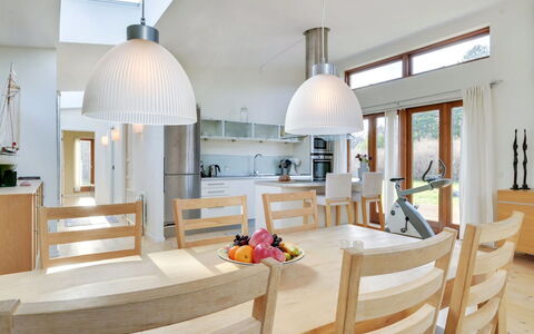 Esta - from the Sea: Meubilair, Interieur Ontwerp, Flooring, Hout, Verdieping, Plafond, Houten Vloer, Stoel, Tafel, Verlichting