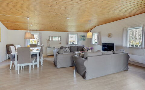 Kia - 80M from the Sea: Dak, Huis, Huis, Verblijf, Siding, Landgoed, Oprit, Garden Gebouwen, Werf, Schuur