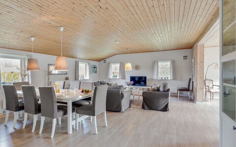 Kia - 80M from the Sea: Dak, Huis, Huis, Verblijf, Siding, Landgoed, Oprit, Garden Gebouwen, Werf, Schuur