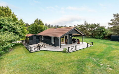 Allie - 150M from the Sea: Dak, Huis, Huis, Verblijf, Siding, Landgoed, Oprit, Garden Gebouwen, Werf, Schuur