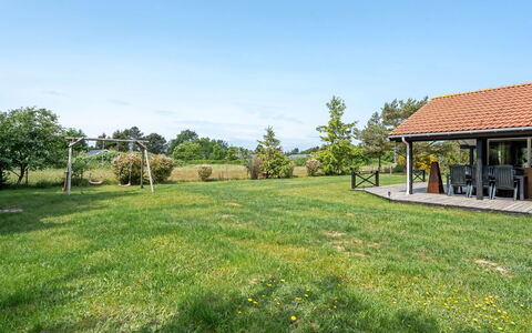 Allie - 150M from the Sea: Dak, Huis, Huis, Verblijf, Siding, Landgoed, Oprit, Garden Gebouwen, Werf, Schuur