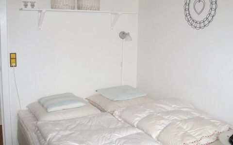 Skrolan - 200M from the Sea: Bed, Slaapkamer, Meubilair, Bedding, Laken, Interieur Ontwerp, Linens, Verdieping, Textiel, Kamer