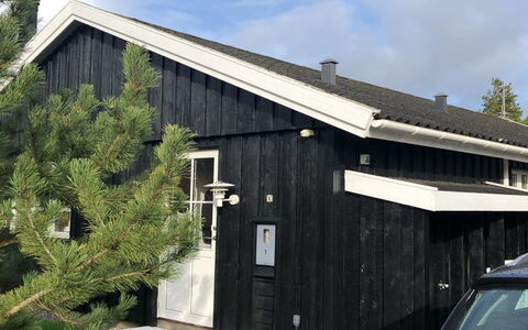 Skrolan - 200M from the Sea: Hout, Siding, Deur, Huis, Verblijf, Hardwood, Plank, Ontwerp, Werf