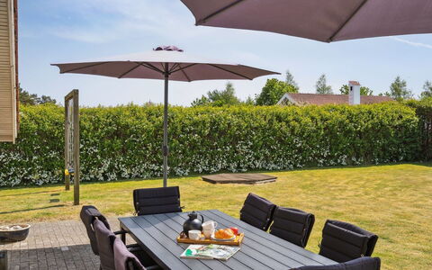 Wreth - 300M from the Sea: Blauw, Struik, Verblijf, Groundcover, Tuin, Landgoed, Schaduw, Landscaping, Boerderij, Eco Hotel