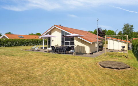 Wreth - 300M from the Sea: Blauw, Struik, Verblijf, Groundcover, Tuin, Landgoed, Schaduw, Landscaping, Boerderij, Eco Hotel