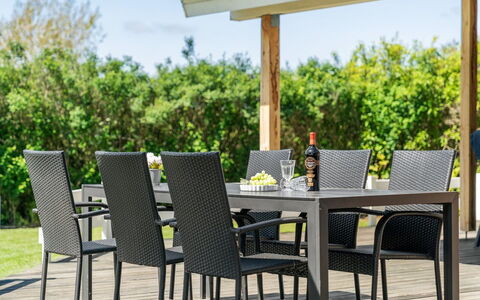 Kajana - 400M from the Sea: Blauw, Struik, Verblijf, Groundcover, Tuin, Landgoed, Schaduw, Landscaping, Boerderij, Eco Hotel
