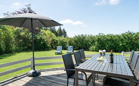 Kajana - 400M from the Sea: Blauw, Struik, Verblijf, Groundcover, Tuin, Landgoed, Schaduw, Landscaping, Boerderij, Eco Hotel